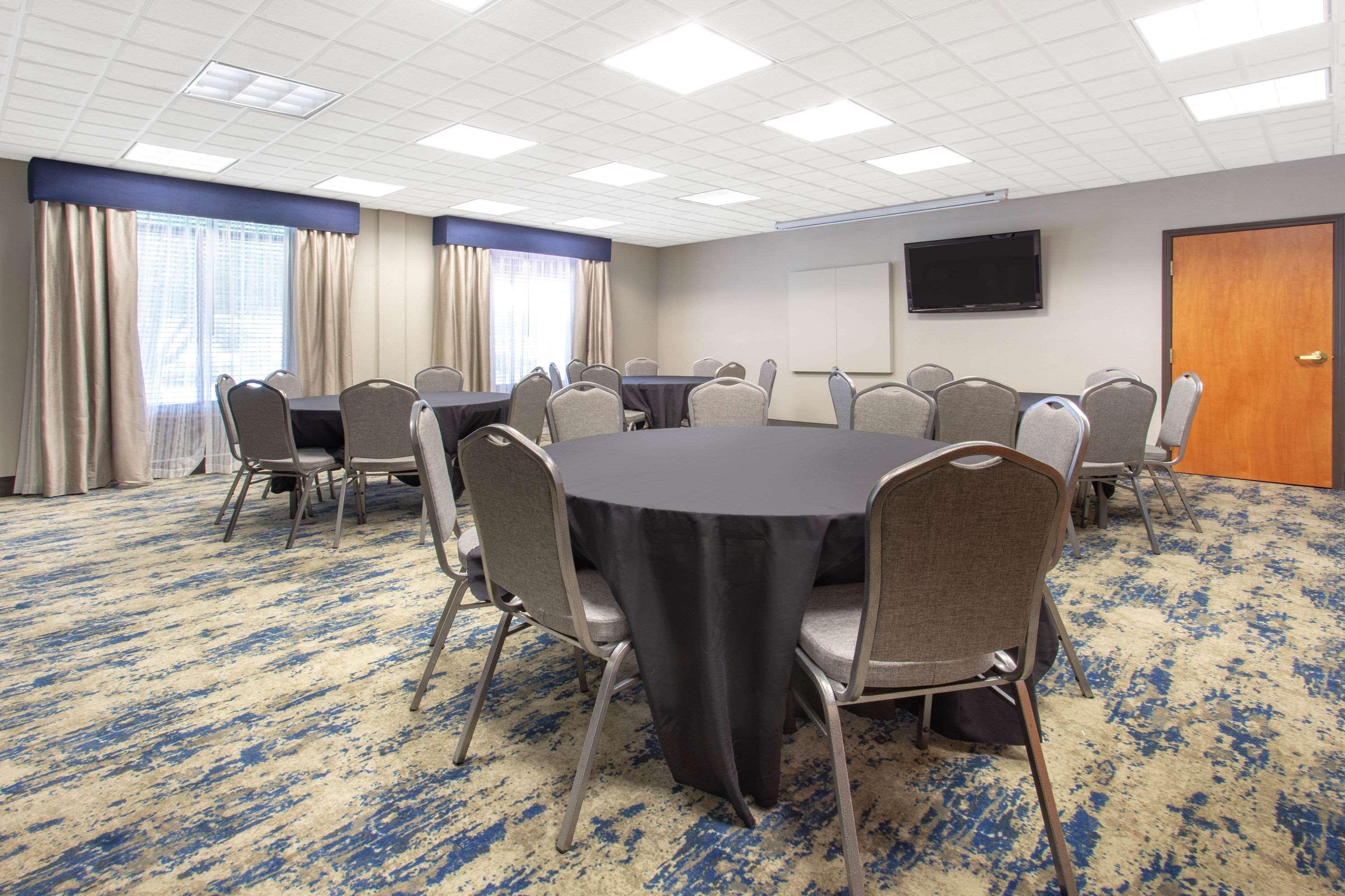 מלון Wingate By Wyndham Indianapolis Airport פליינפילד מראה חיצוני תמונה