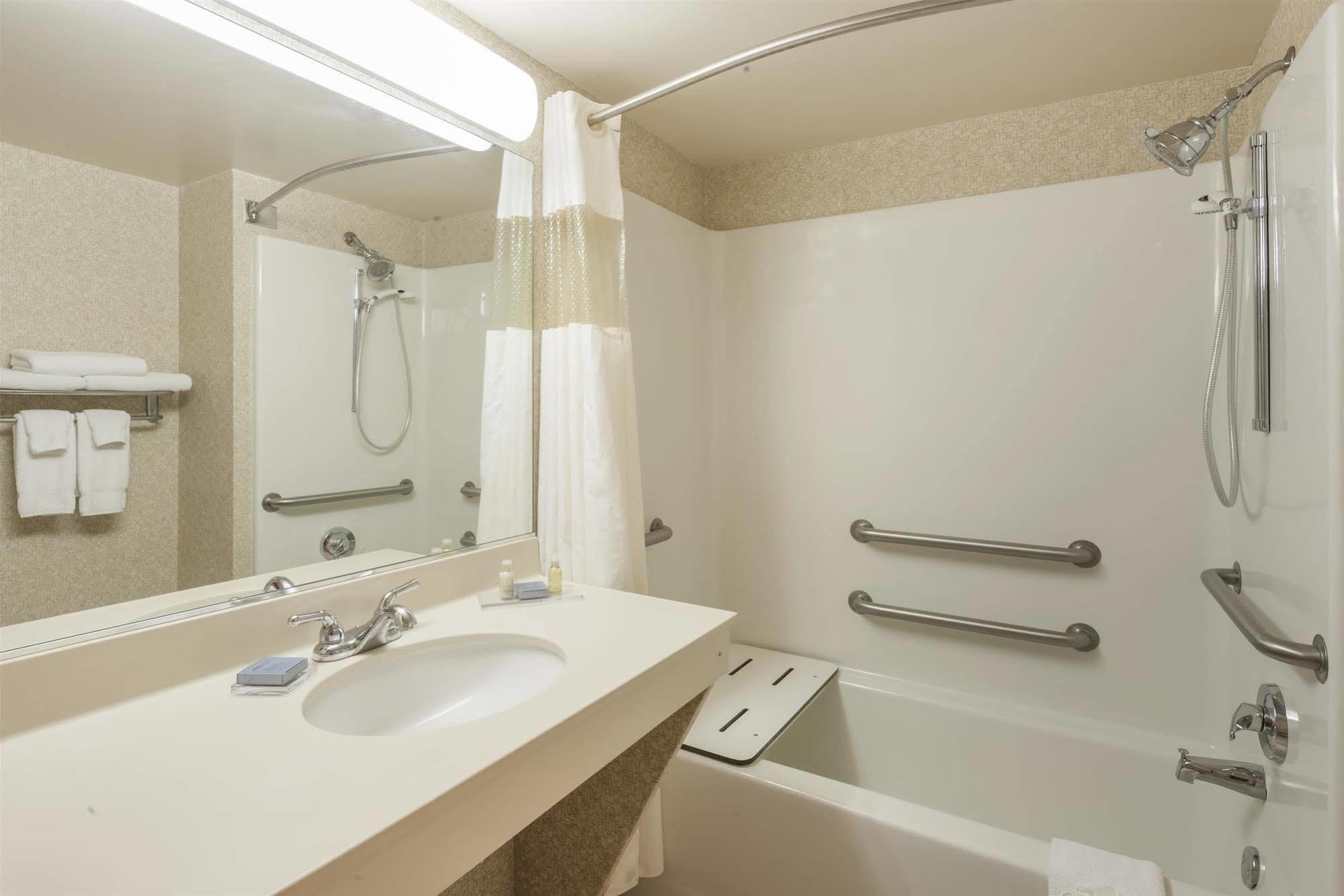 מלון Wingate By Wyndham Indianapolis Airport פליינפילד מראה חיצוני תמונה